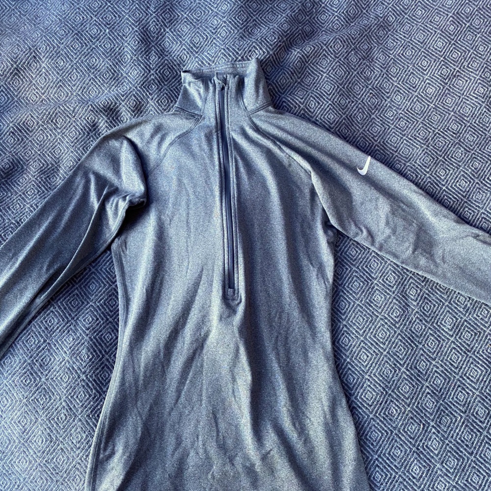 GRAY NIKE RUNNING SWEATER